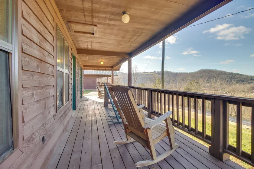 Walk to White River: Mountain View Family Cabin! - Image 1
