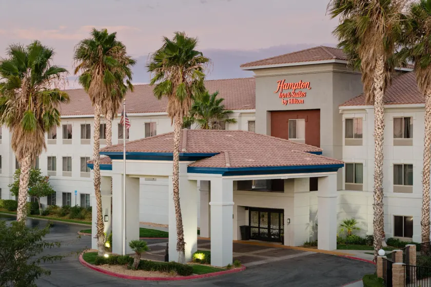 Hampton Inn & Suites Palmdale - Image 1