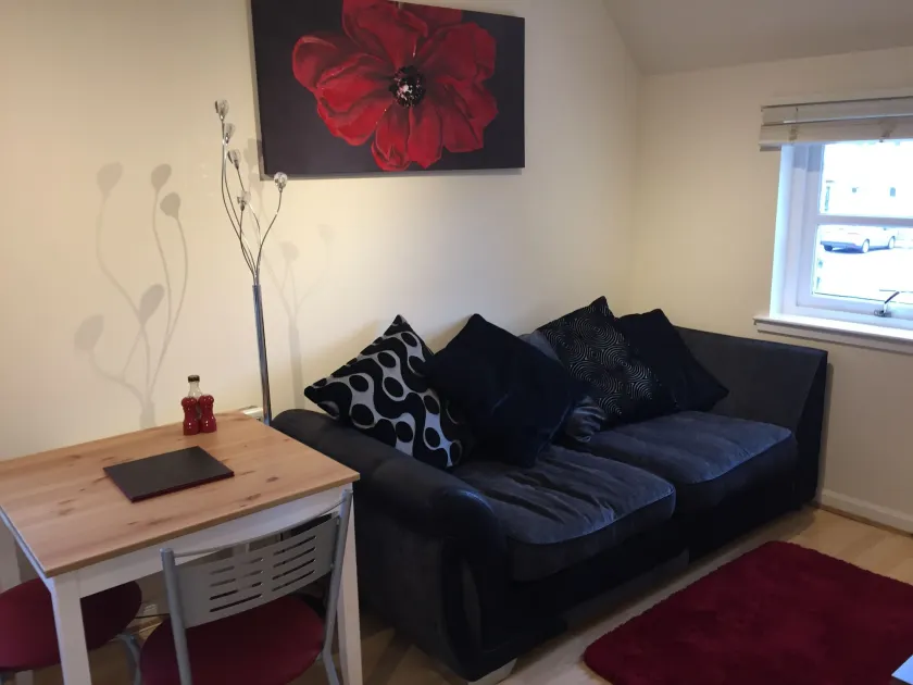 6 Varis Apartments - Image 1
