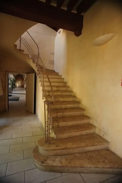Hôtellerie Yves Saint Chartres - Entrée intérieure