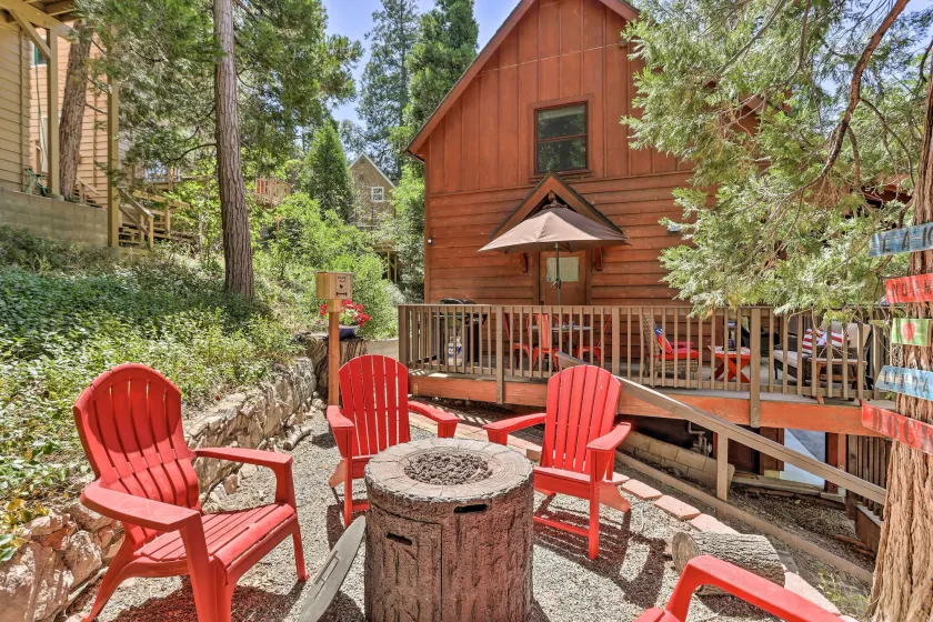 Steps to Lake: Cabin w/ Deck in Lake Arrowhead - Image 1