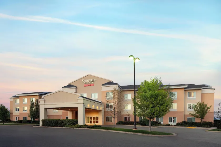 Fairfield Inn & Suites Redding - Image 1