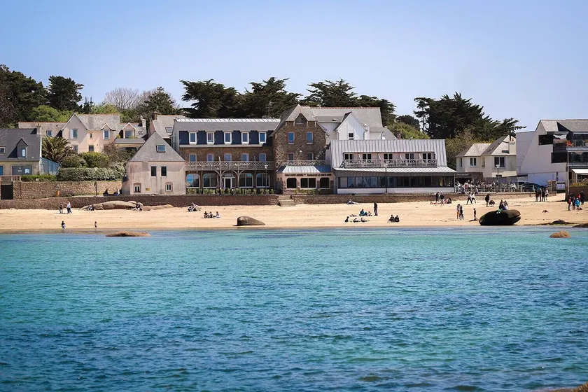 Logis Hôtel Saint Guirec Et De La Plage - Image 1
