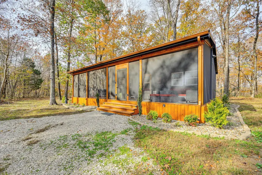 4 Mi to Mammoth Cave: Hand-built Cabin on 70 Acres - Image 1