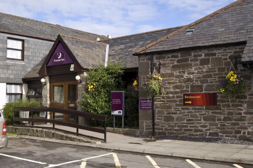 Premier Inn Dundee West - Image 1