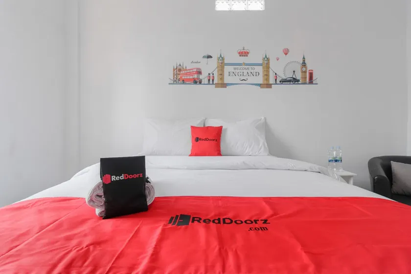 RedDoorz Plus near Taman Rasuna Menteng - Image 1