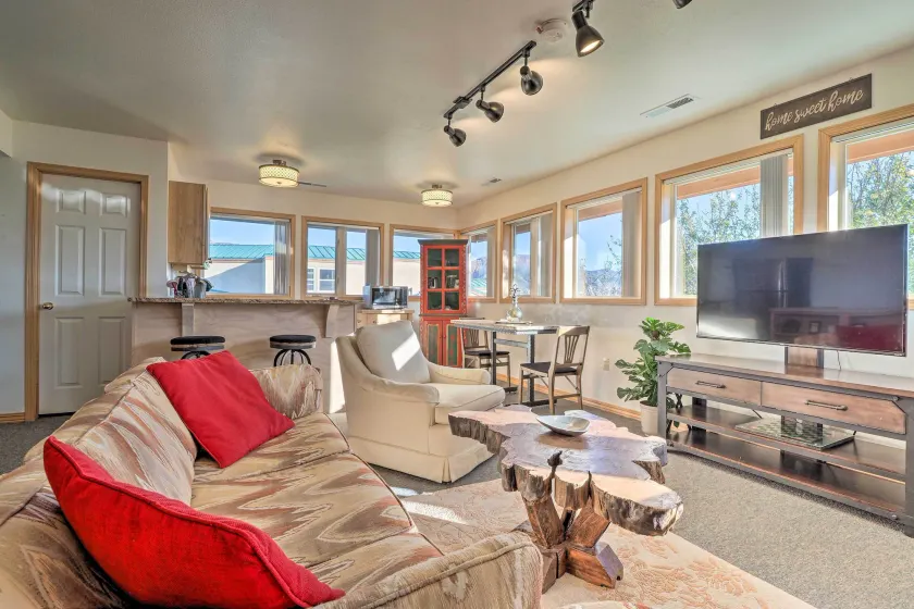 Charming Studio - 3 Miles From Kolob Canyons! - Image 1