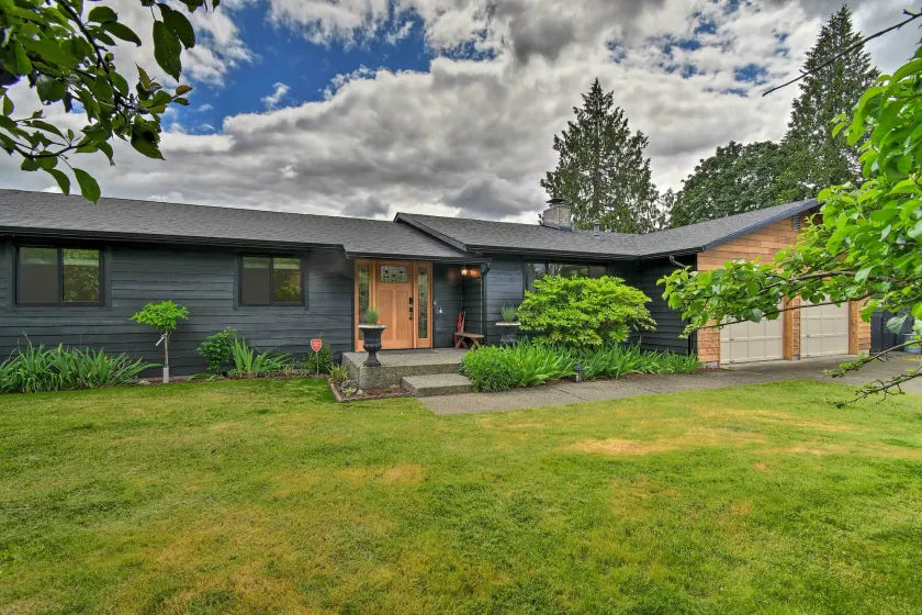 Stylish Olympia Home w/ Private Boat Dock! - Interiör