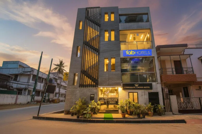 FabHotel Corporate Crown - Nr Jyoti Nivas University - Image 1