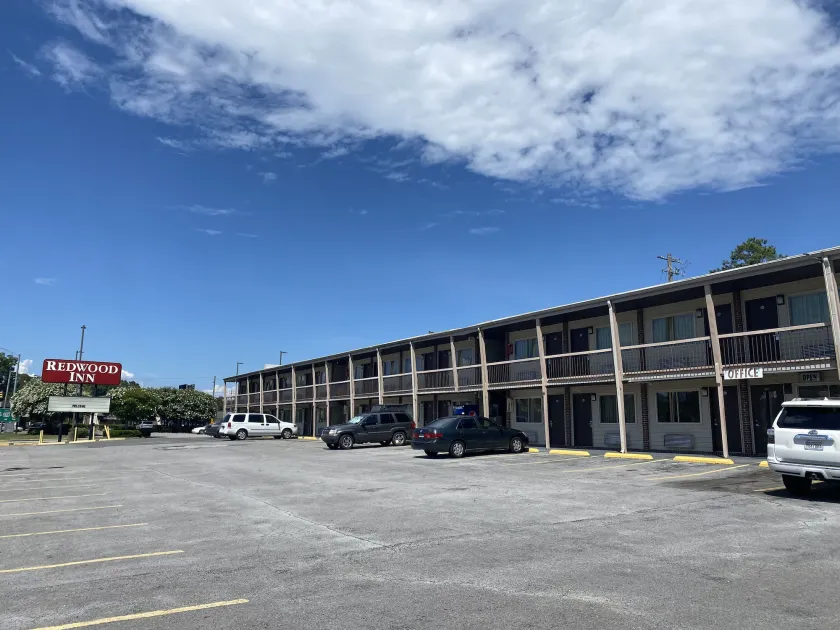 Redwood Inn - Image 1