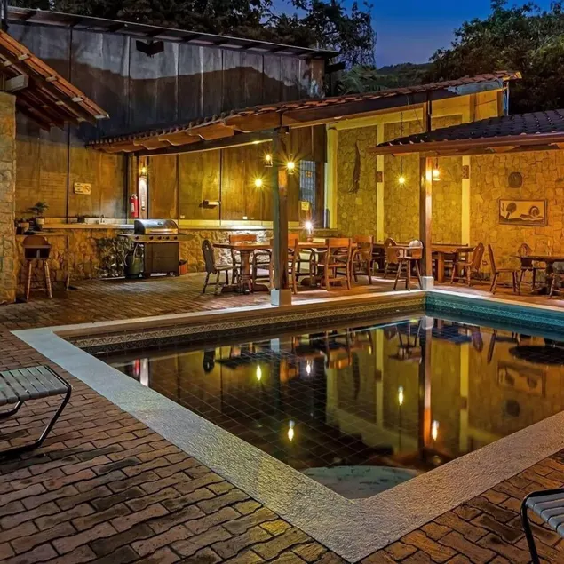 Costa Verde Inn - Image 1
