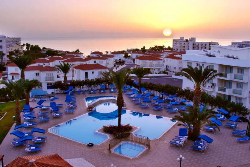 Seagull Hotel Apartments - Image 1