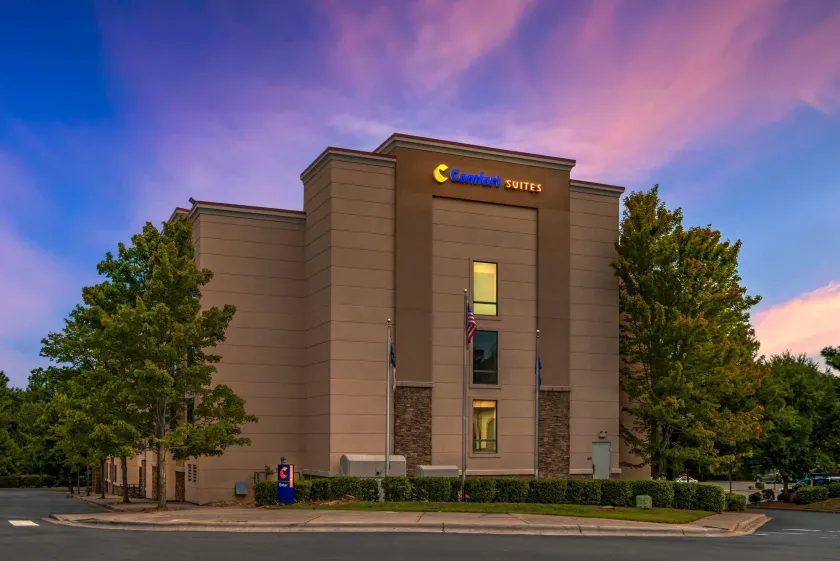 Comfort Suites Huntersville near Lake Norman - Image 1