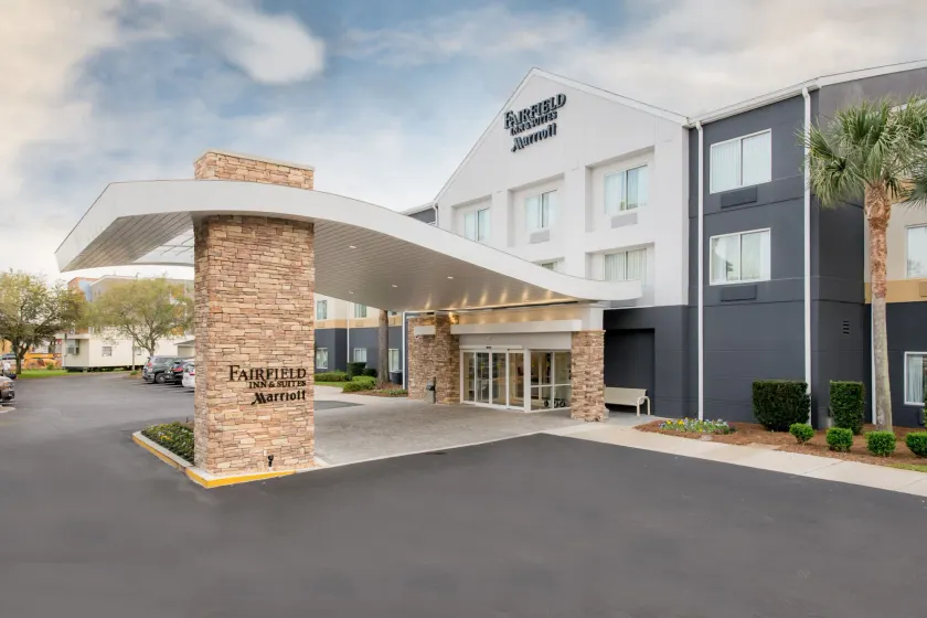 Fairfield Inn Suites Brunswick - Image 1