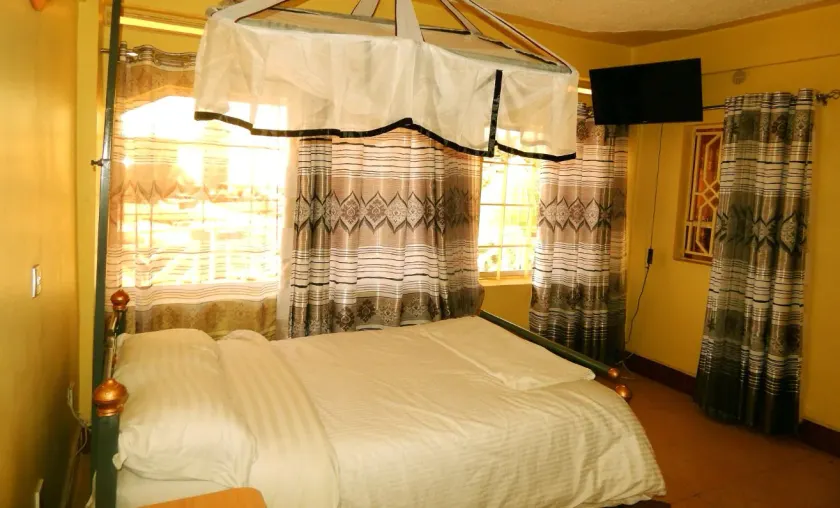 Olorropil Hotel - Image 1
