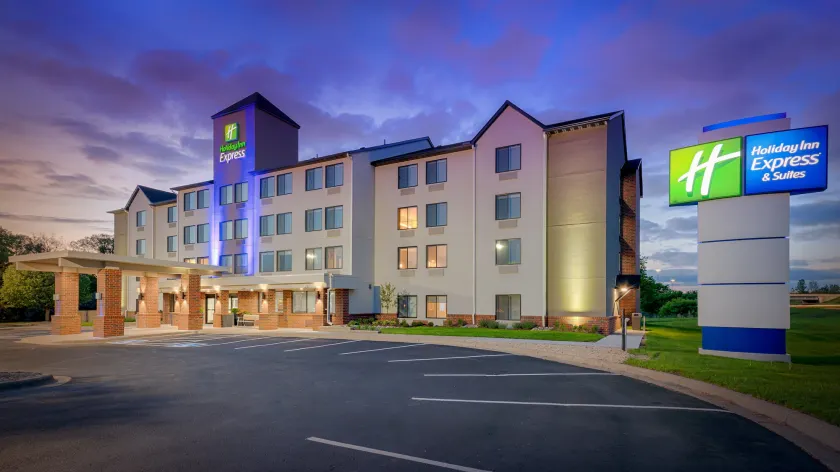 Holiday Inn Express Hotel & Suites Coon Rapids - Blaine Area by IHG - Image 1