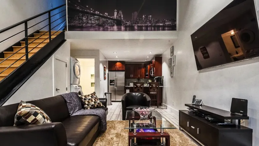 Newly Renovated Carriage House - Image 1