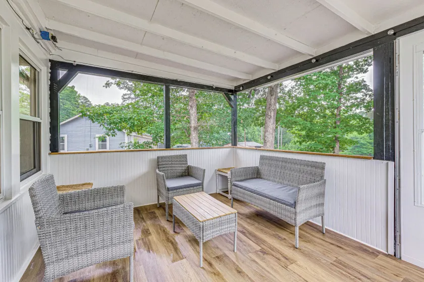 Peaceful Family Home Near Main St! - Image 1