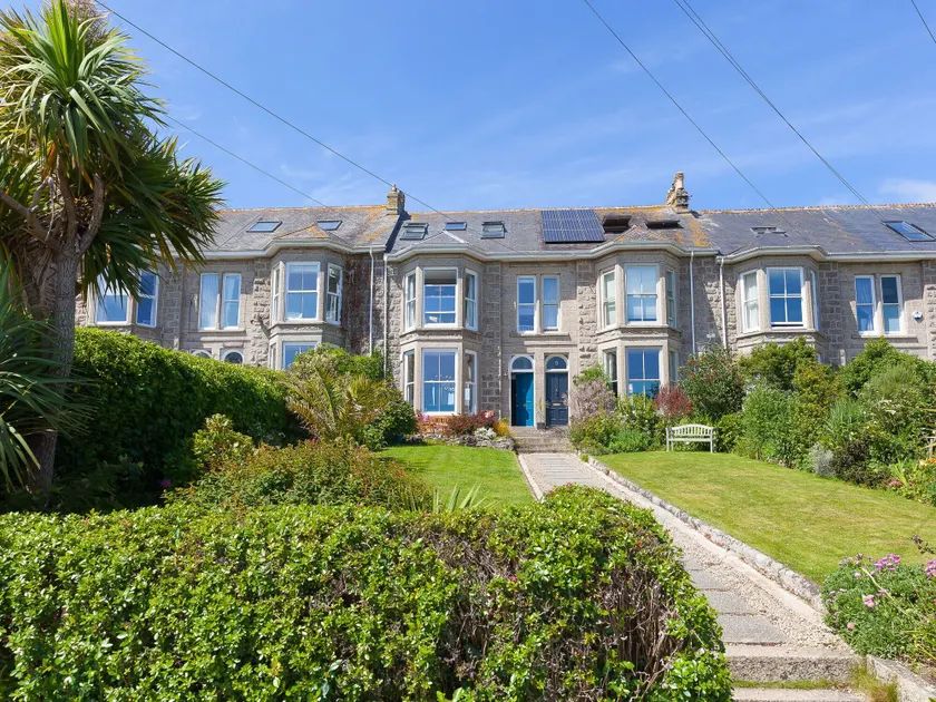 6 Albany Terrace - Image 1