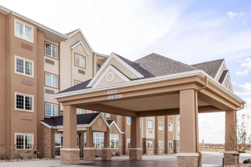Microtel Inn & Suites by Wyndham West Fargo Near Medical Center - Image 1