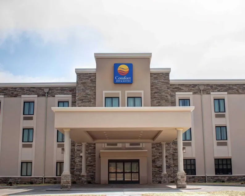 Comfort Inn & Suites Caldwell - Image 1