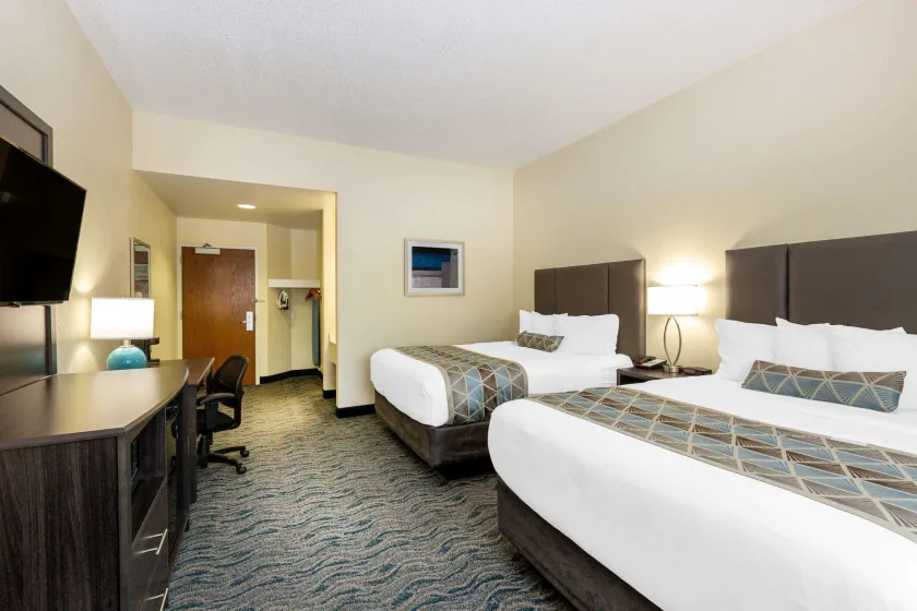 Baymont by Wyndham Des Moines Airport - Image 1