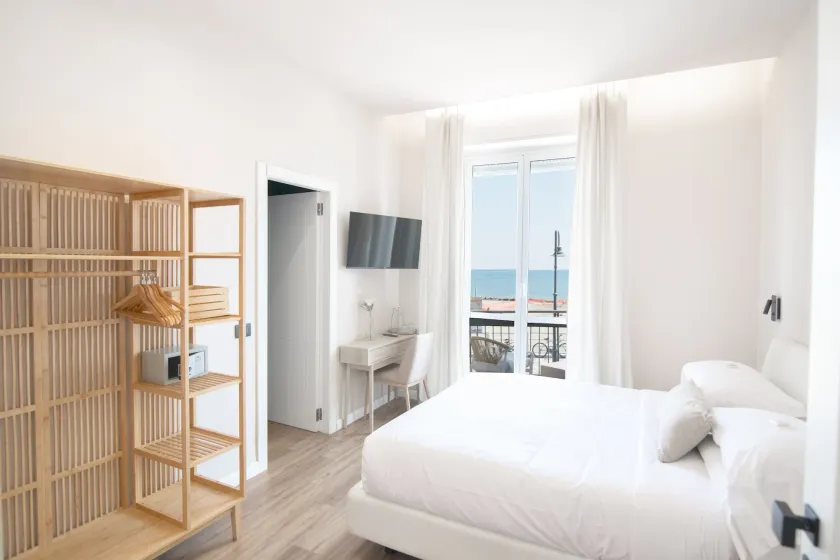 Albium Hotel - Image 1