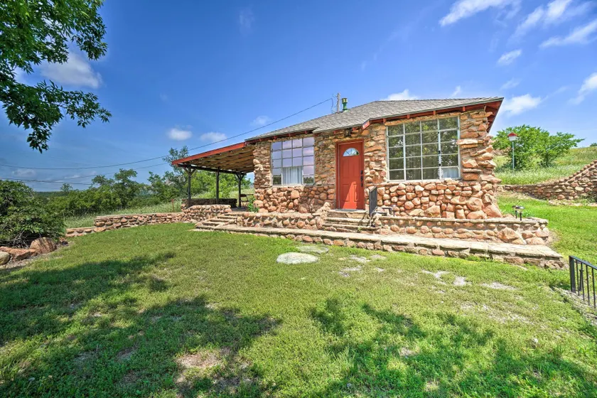 Enchanting Hilltop Cottage in Medicine Park! - Image 1