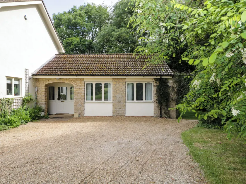 Garden Cottage - Image 1