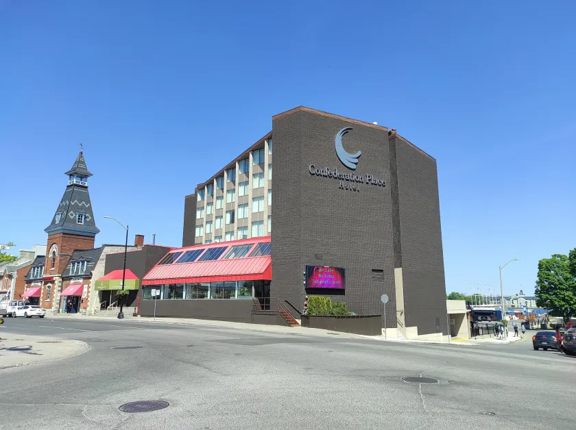 Confederation Place Hotel - Image 1