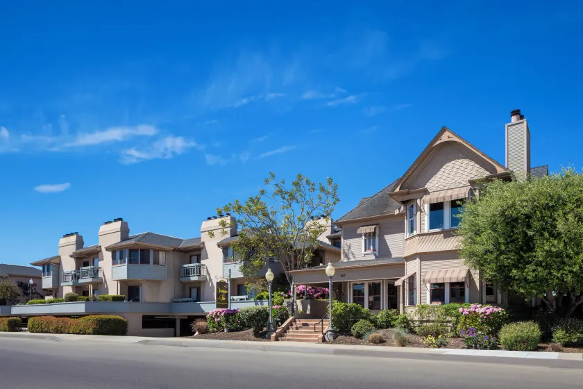 Victorian Inn - Image 1