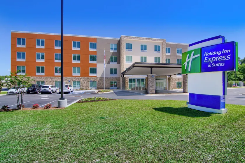 Holiday Inn Express & Suites Mobile - University Area by IHG - Image 1