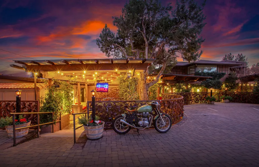 Lantern Light Inn - Romantic Getaway - Image 1