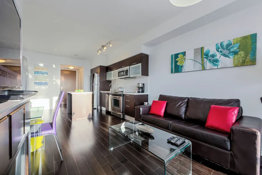 Altitude Suites on Yonge - Downtown Toronto Near SickKids & Eaton Centre - Image 1