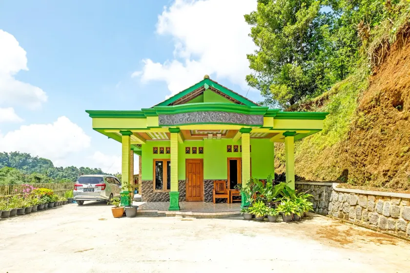 OYO Homes 91095 Desa Wisata Conto - Image 1