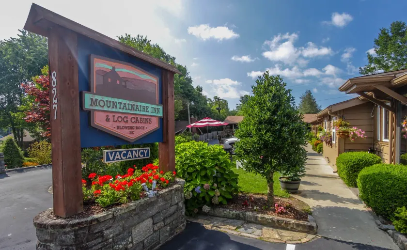Mountainaire Inn and Log Cabins - Image 1