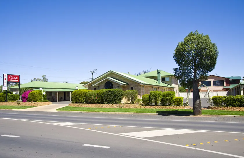 Starlight Motor Inn - Image 1