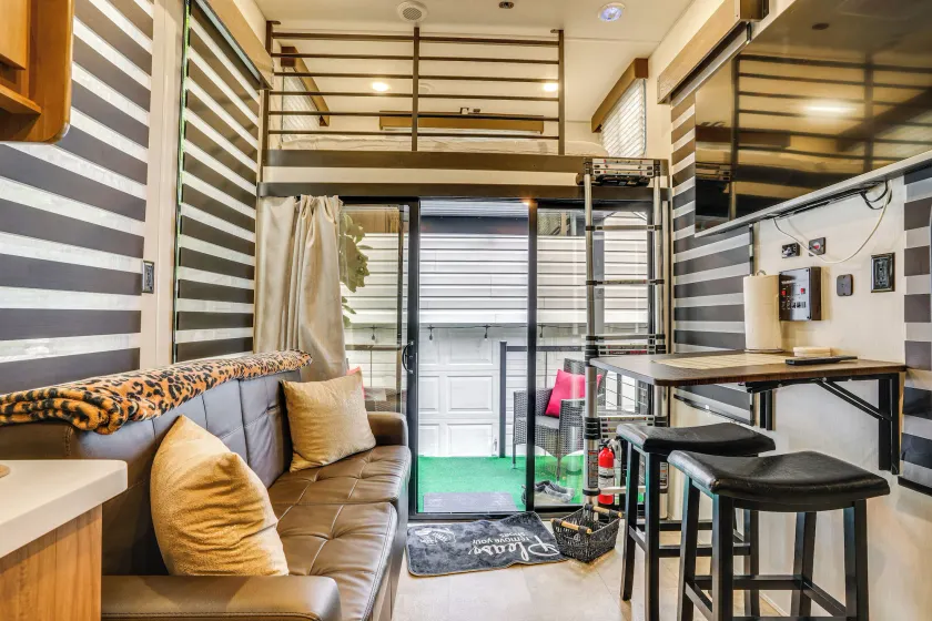 10 Mi to Leesylvania & River: Sleek Mobile Home - Image 1
