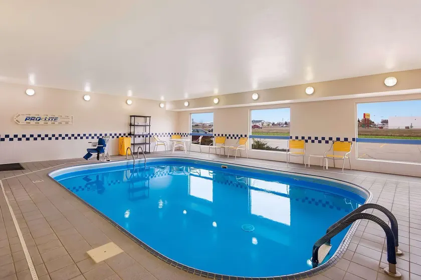 AmericInn by Wyndham Minot - Image 1
