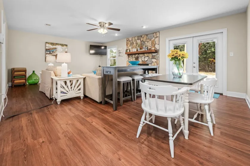 Niceville Dream Home Sleeps 13 - Image 1