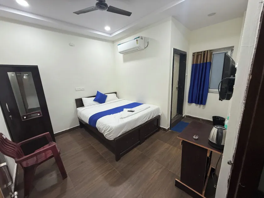 COCO NET Hotel - Image 1