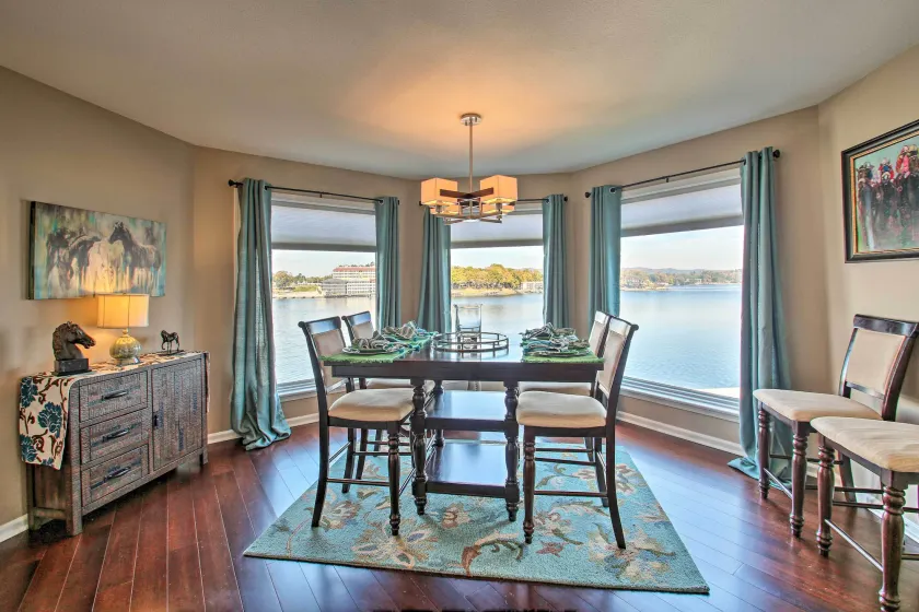 Hamilton's "To-Do" At The Lake Condo W/Pool Access - Image 1