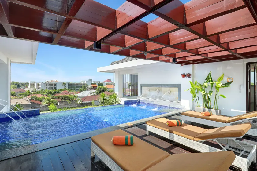 HARRIS Hotel Seminyak - Image 1