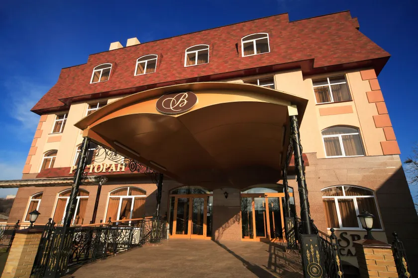 Victoria Hotel - Image 1