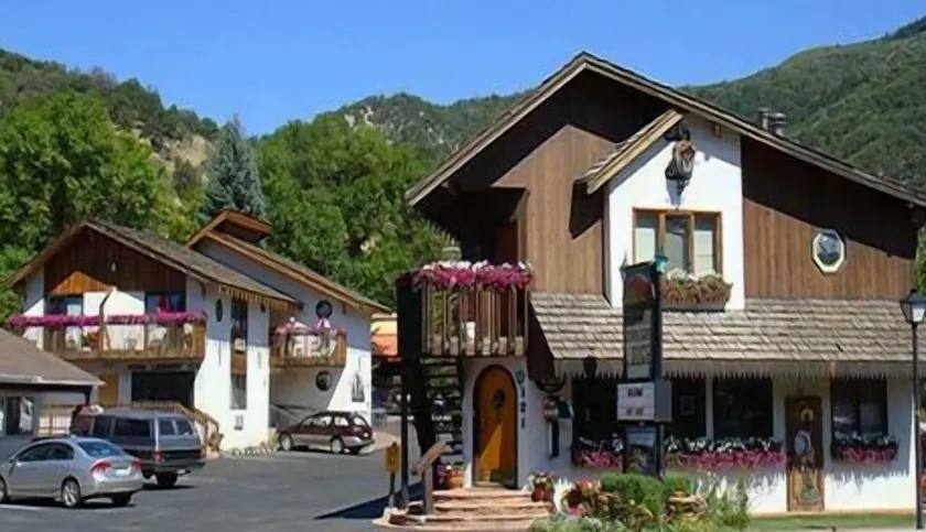 Starlight Lodge - Image 1