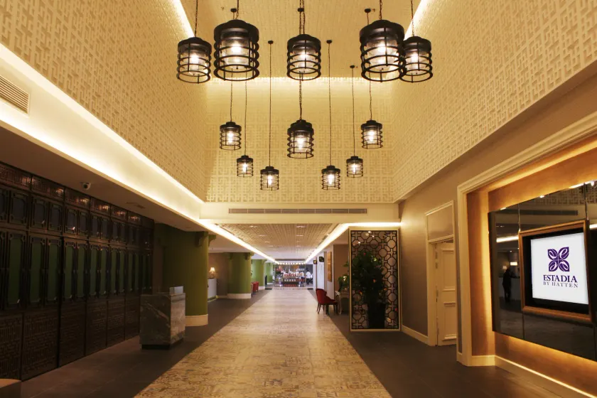 Estadia Hotel - Image 1