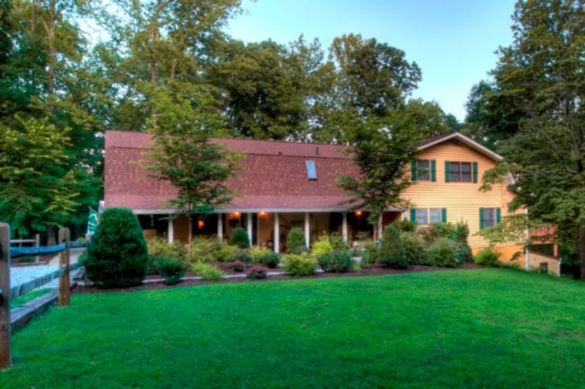 Mountain Top Lodge - Image 1