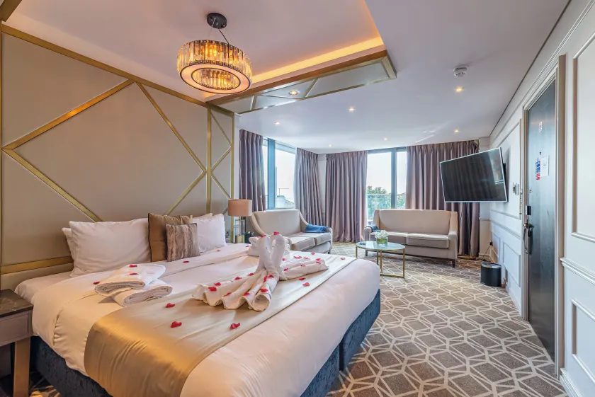 Seven Hotel - Image 1