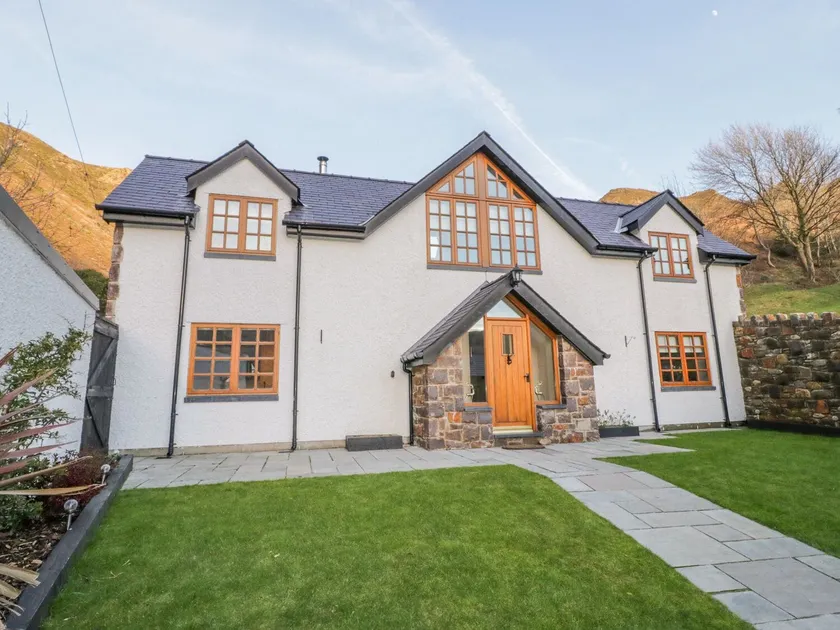 Bwthyn Carregwen, DWYGYFYLCHI - Image 1
