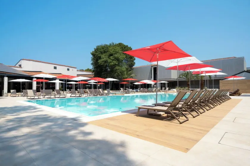 Hotel Pelegrin Plava Laguna - Image 1